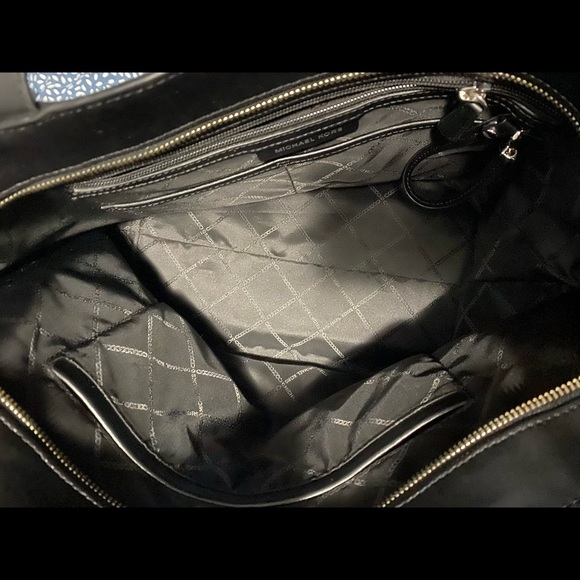 Authentic Michael Kors leather shoulder bag in excellent condition - Picture 2 of 4